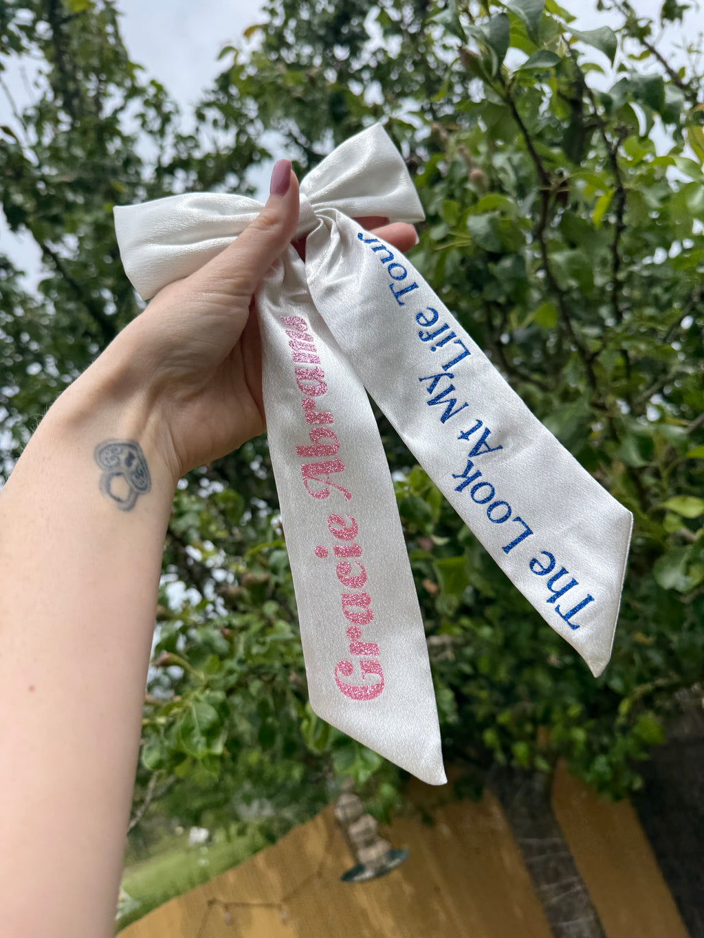 Inspired by Gracie Abram’s tour Bow