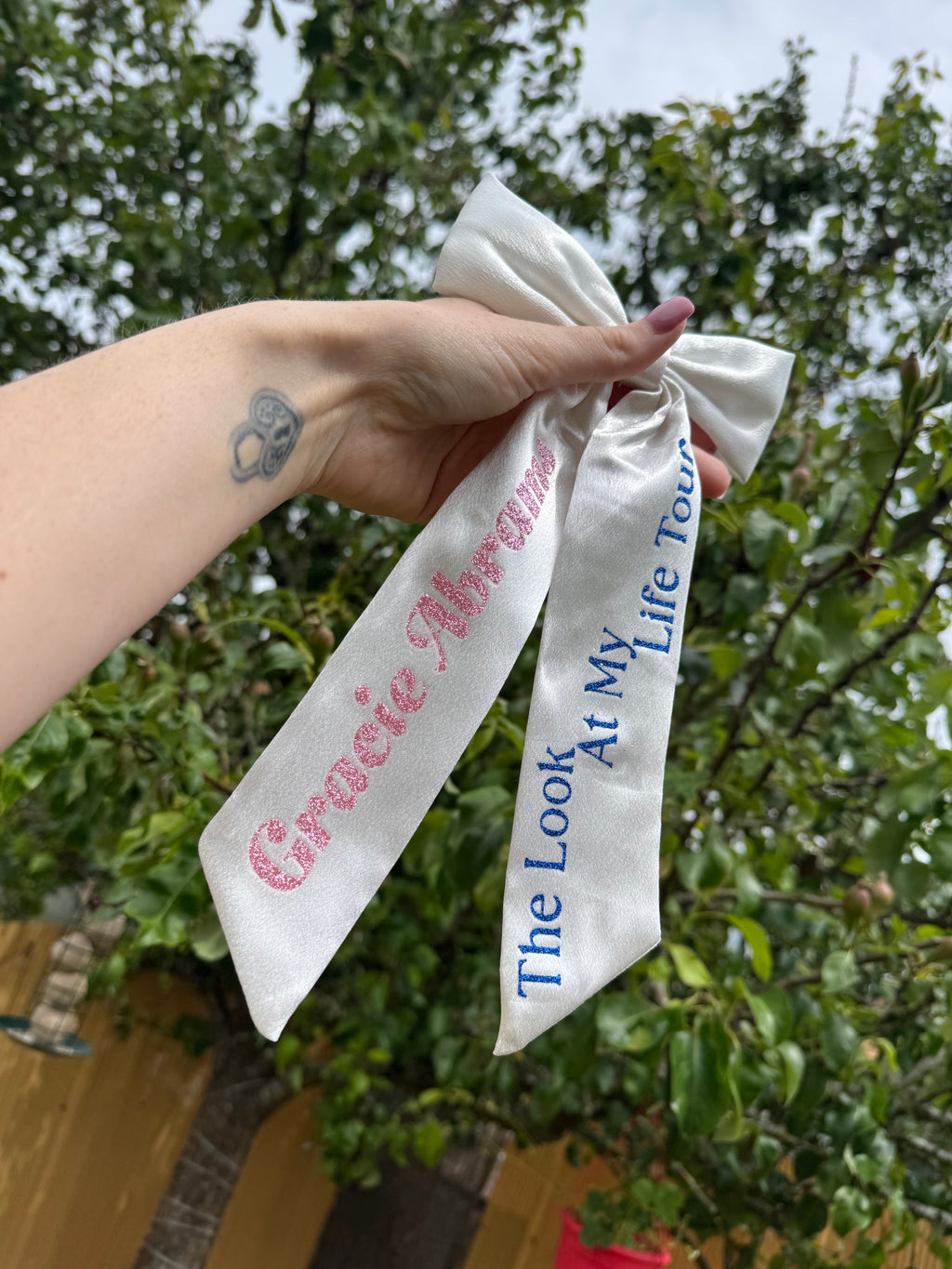 Inspired by Gracie Abram’s tour Bow