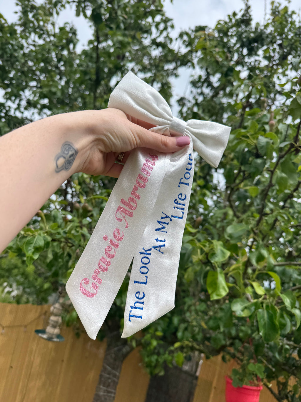 Inspired by Gracie Abram’s tour Bow