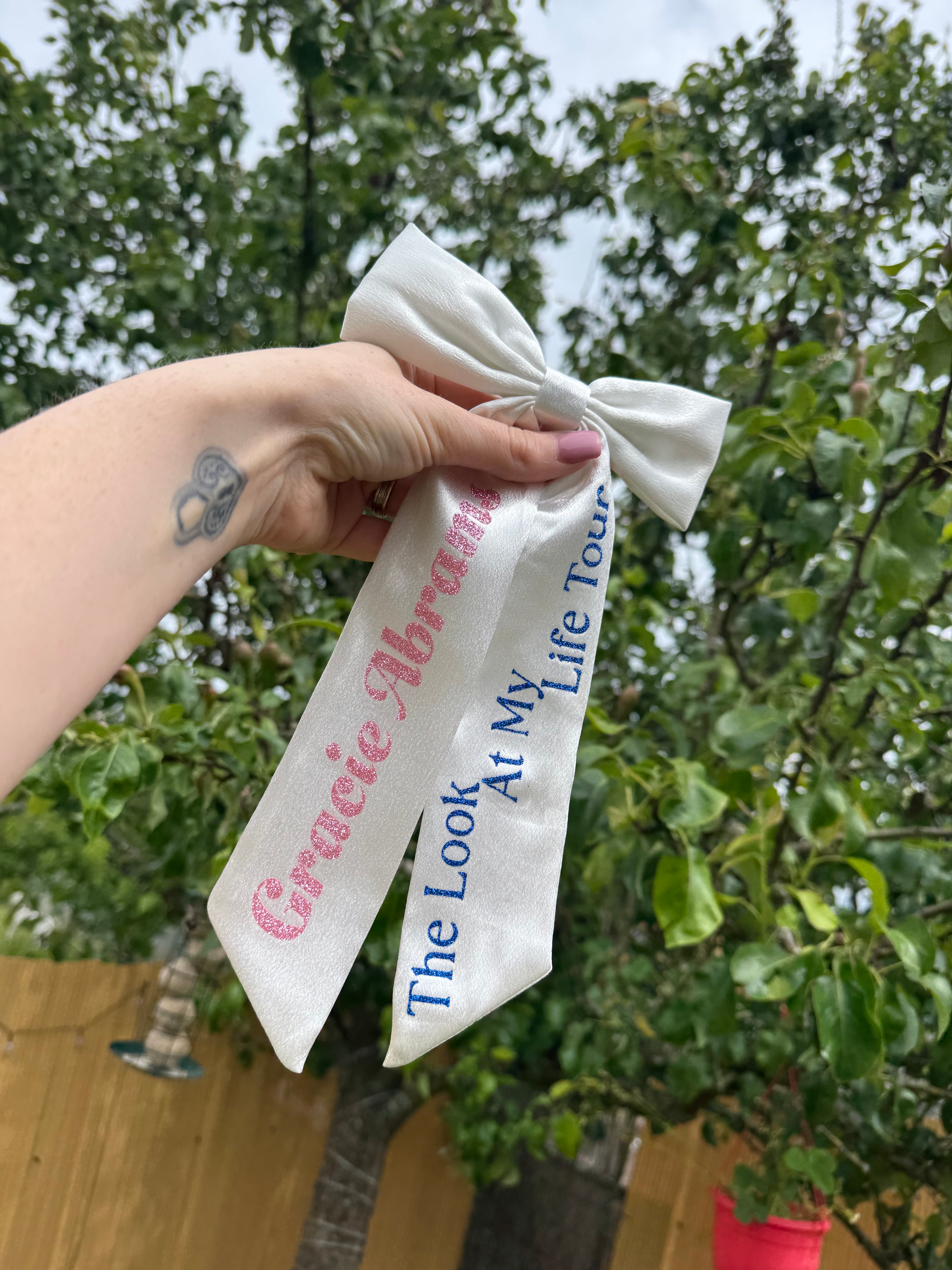 Inspired by Gracie Abram’s tour Bow