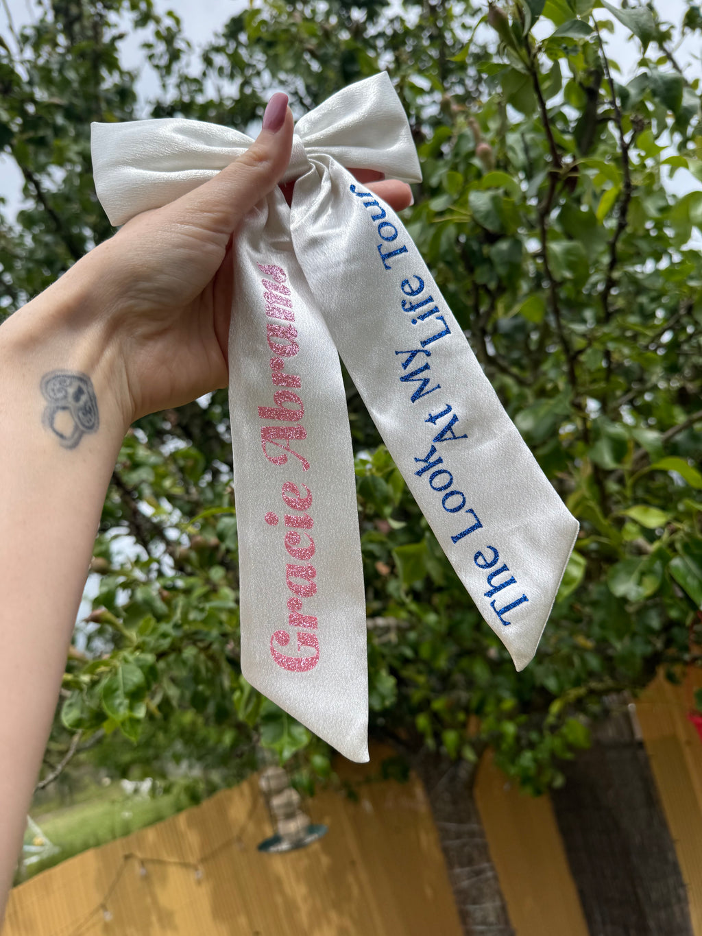 Inspired by Gracie Abram’s tour Bow