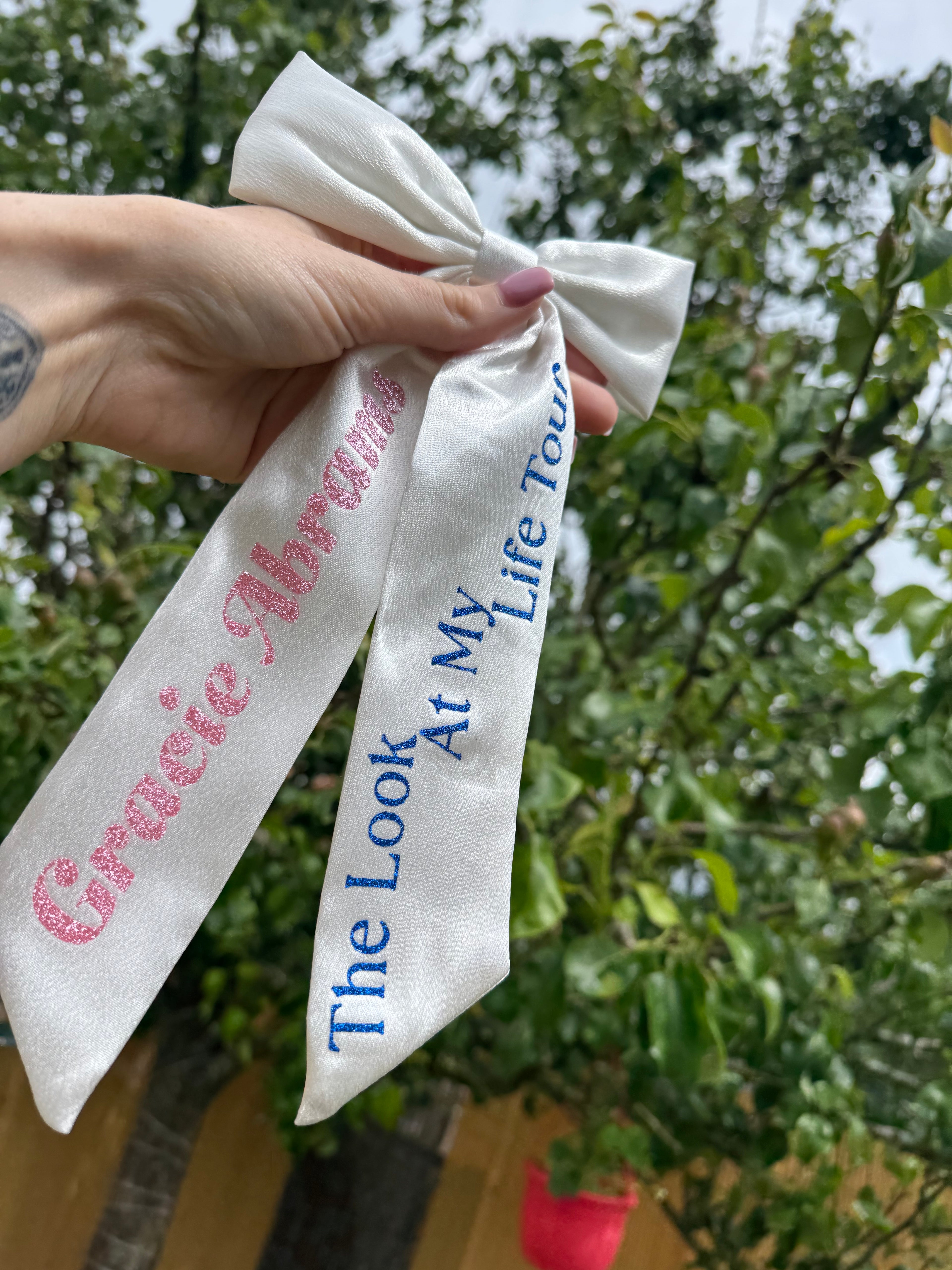Inspired by Gracie Abram’s tour Bow