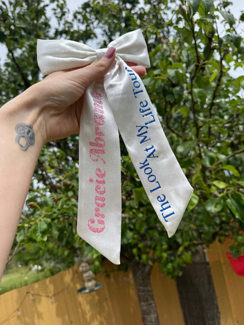Inspired by Gracie Abram’s tour Bow